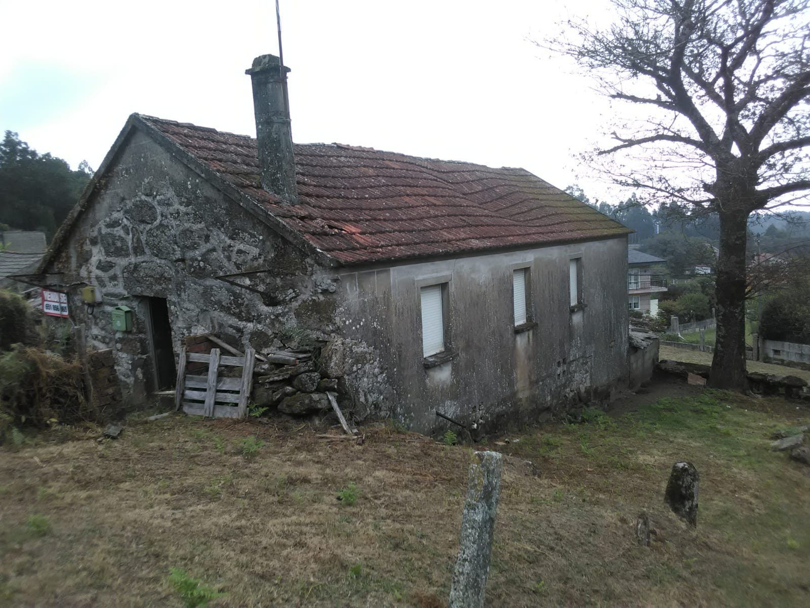 Casa de piedra a reformar en el centro de A Cañiza – MV650