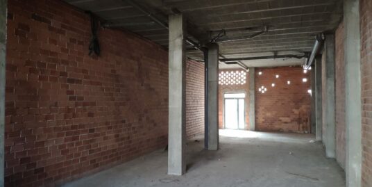 Local comercial de 120m2, 2 fachadas, zona de paso