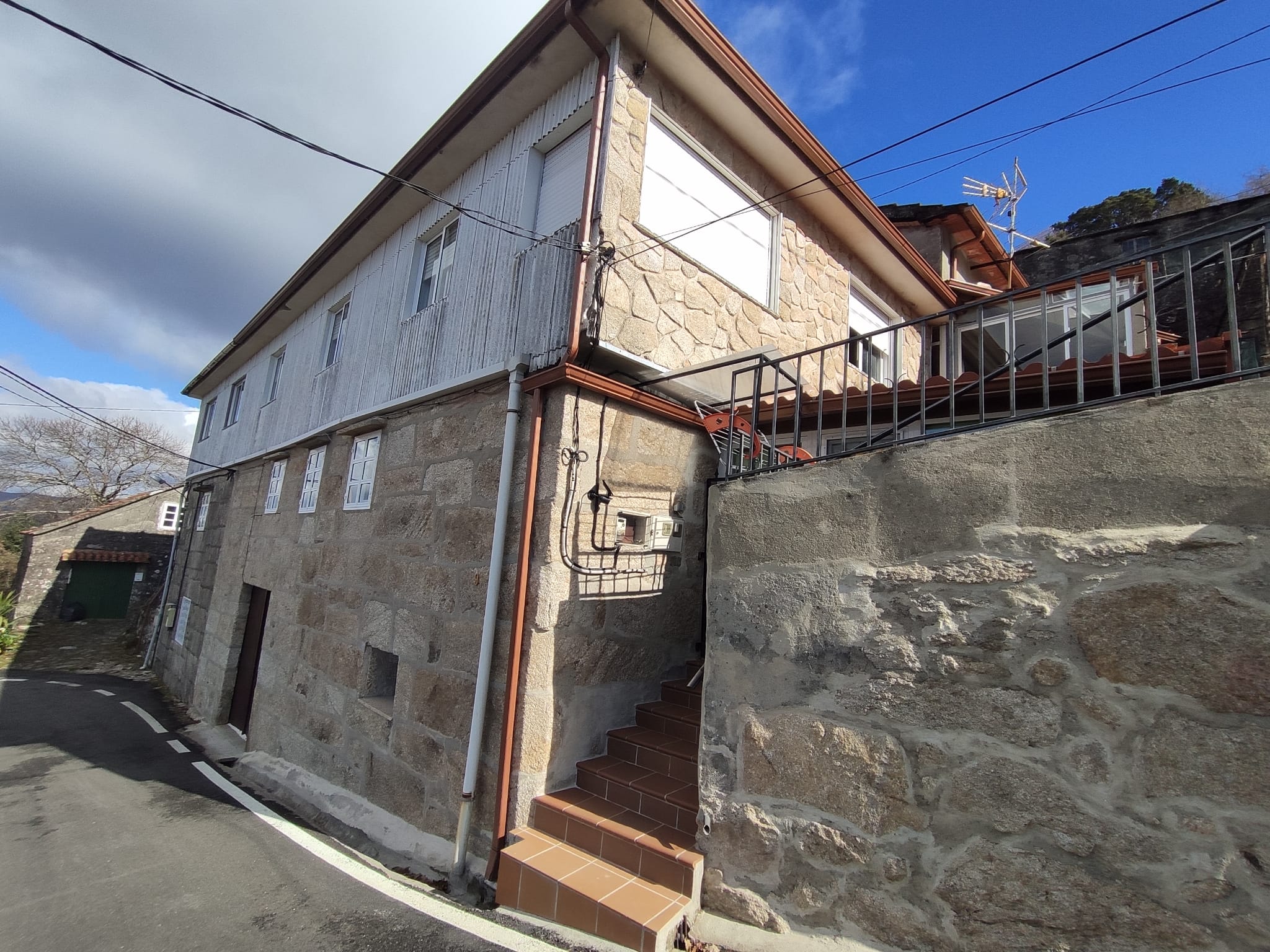 Covelo: Casa de piedra restaurada, 3 dormitorios – MV711