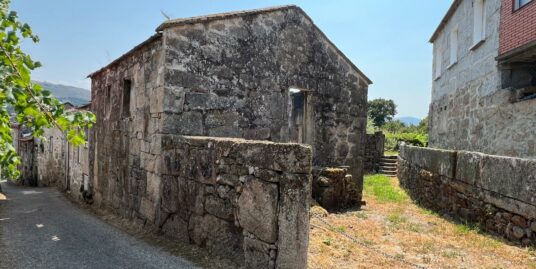 2 casas para restaurar – Sela, Arbo – MV986