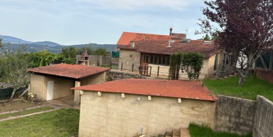 Casa de piedra, planta baja, 3 dormitorios – MV1088